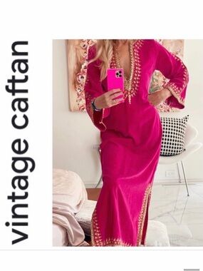 Vintage Moroccan Caftan / Kaftan from Africa Raspberry Pink Velvet S